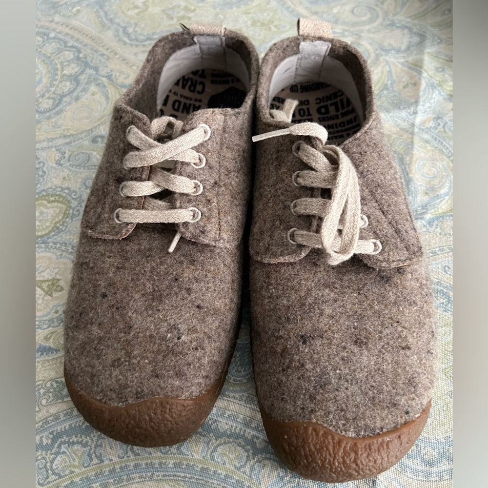 Like New Keen Size 10 Shoe